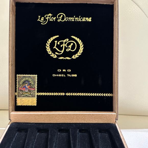 La Flor Dominicana Cigar Box - Picture 3 of 9